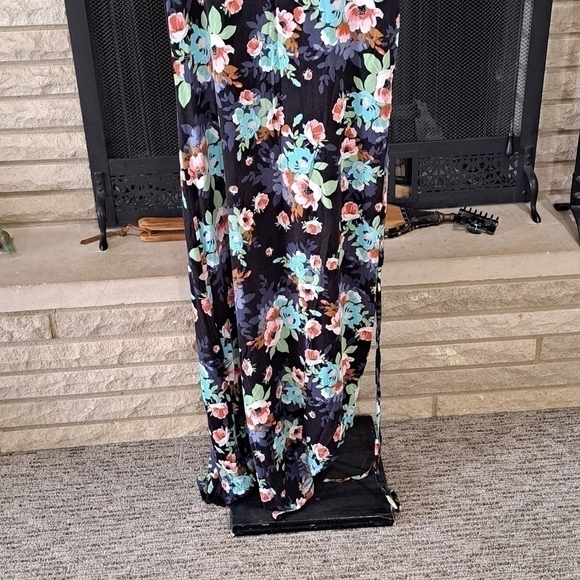 Flutter and Kick Maternity Large Floral Asymmetrical Hem Sleeveless Maxi Dress - Picture 7 of 11